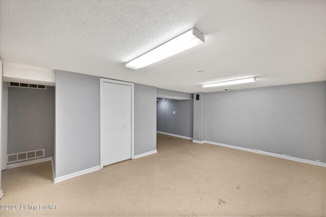 Building Photo - 9903 Welshpool Ct