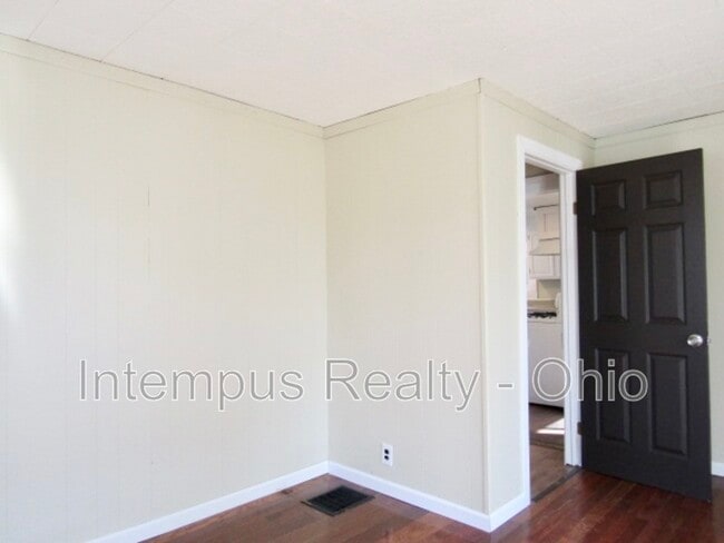 Building Photo - 236 E Winter St