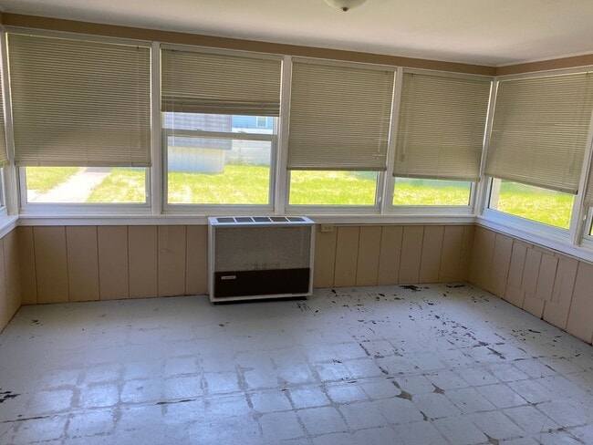 Building Photo - Cozy Silvis Home With Huge Fenced Yard and Attached Garage!