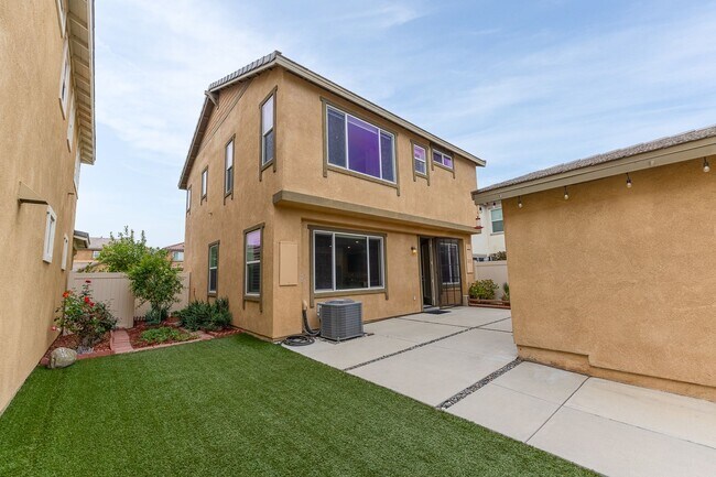 Building Photo - Beautifully Maintained 3 Bed, 2.5 Bath Home in Prime RiverPark Location