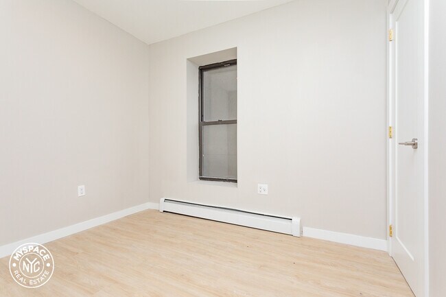 Building Photo - 879 Dekalb Ave