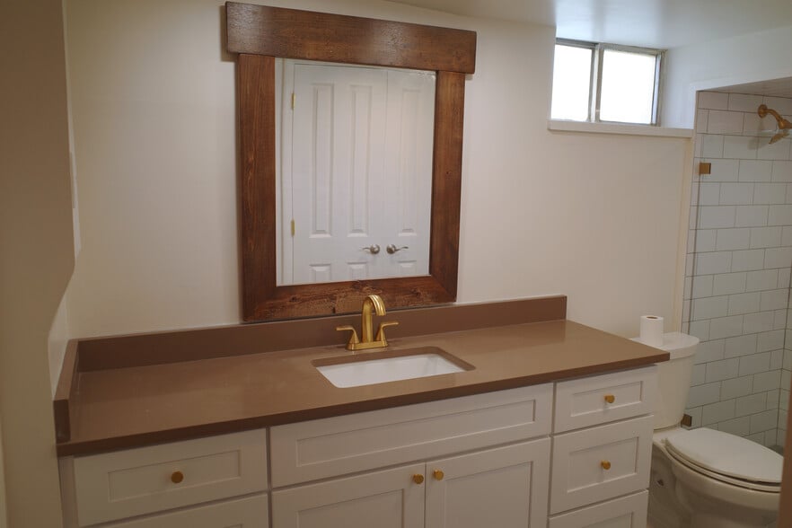 Downstairs Bathroom - 1829 E Severn Dr