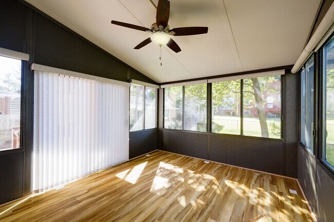 Building Photo - Charming 3BR/2BA Home with Bonus Room, Sunroom & Private Driveway – Prime Hyattsville Location!