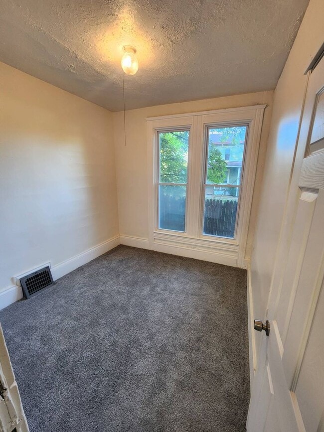 Building Photo - 2186 E 89th St