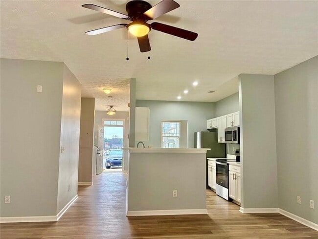 Building Photo - 6347 Ellenwood Dr