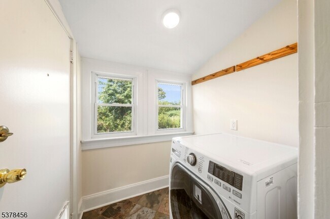Building Photo - 289 Bennetts Ln