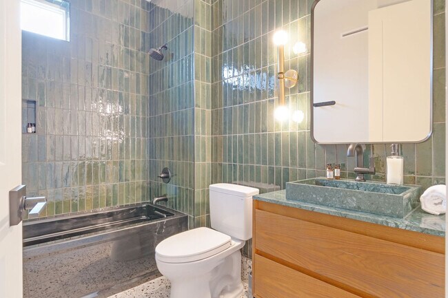 Building Photo - 1117 3rd Ave S