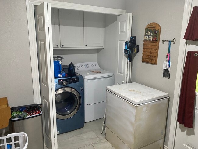 Building Photo - 7403 Pleasant Rdg Rd