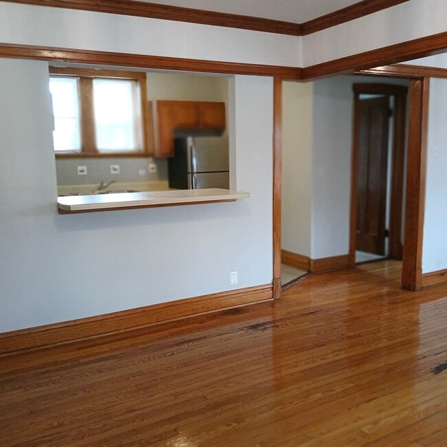 Building Photo - 5041 W Dickens Ave