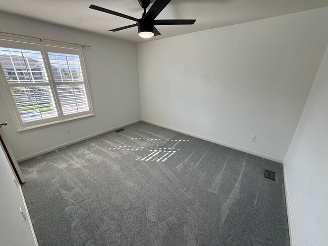 Building Photo - Beautiful spacious home in a lovely quiet ...