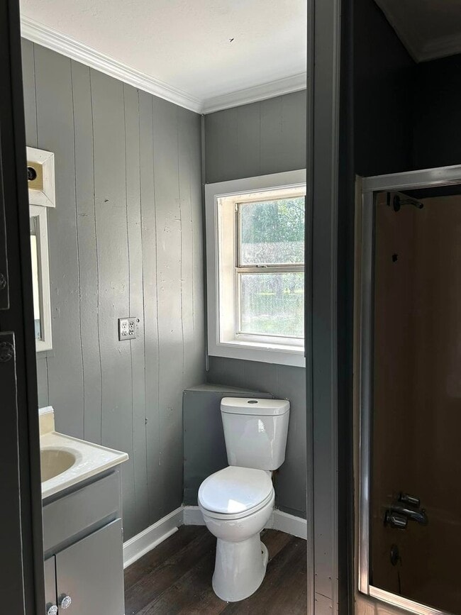Building Photo - 3 Bedroom 1 Bath House Available For Rent