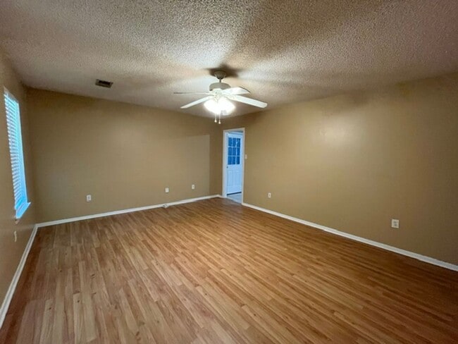 Building Photo - Renovated 3 Bedroom 1.5 Bath Home for Rent!!