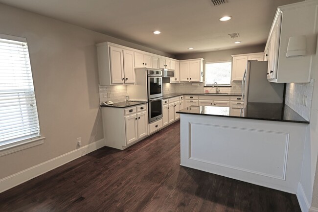Building Photo - 3 Bed 3 Bath 3 Acres in Aubrey (FIRST MONT...