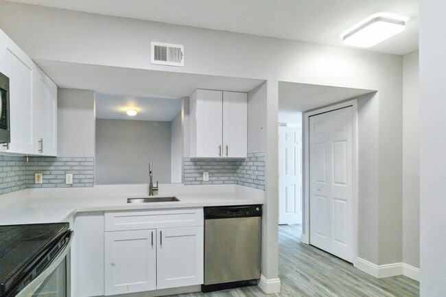 Building Photo - 521 Villa Del Sol Cir