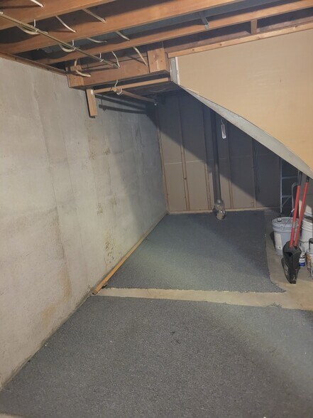 Building Photo - 6042 Adams St