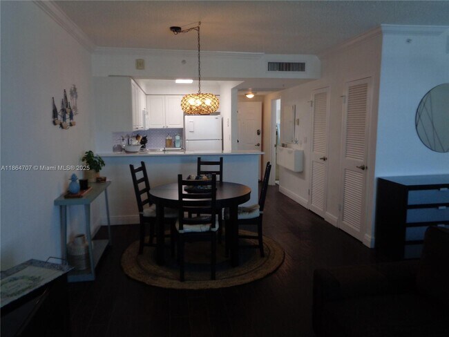 Building Photo - 2501 S Ocean Dr