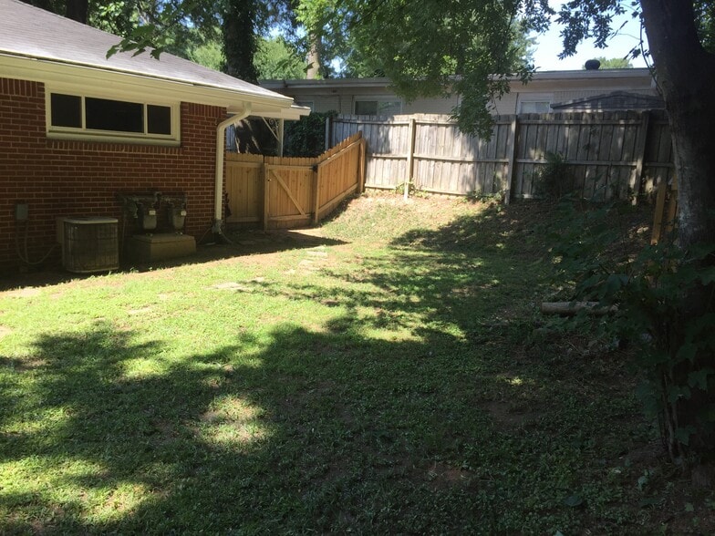 Fenced in backyard - 430 Wimbledon Road Northeast