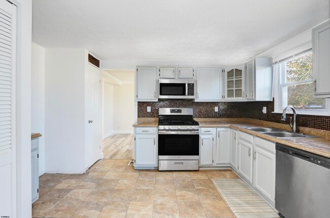 Building Photo - 1649 N Missouri Ave