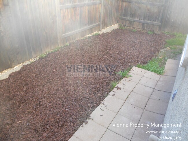 Building Photo - Cute Home for Rent in Roseville!