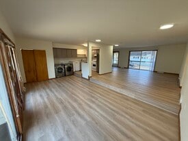 Open concept - 757 Southeast Ave
