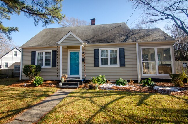 Building Photo - Precious 3-bedroom single-family Cape Cod