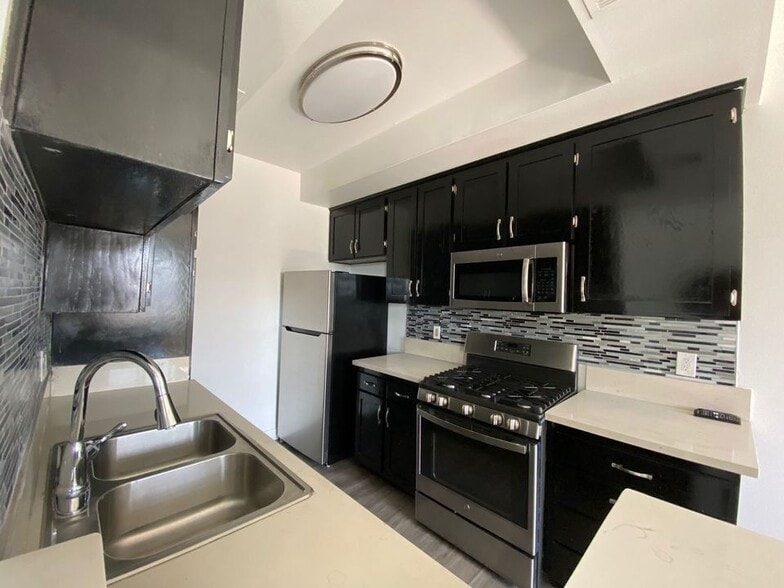 Primary Photo - Avalon