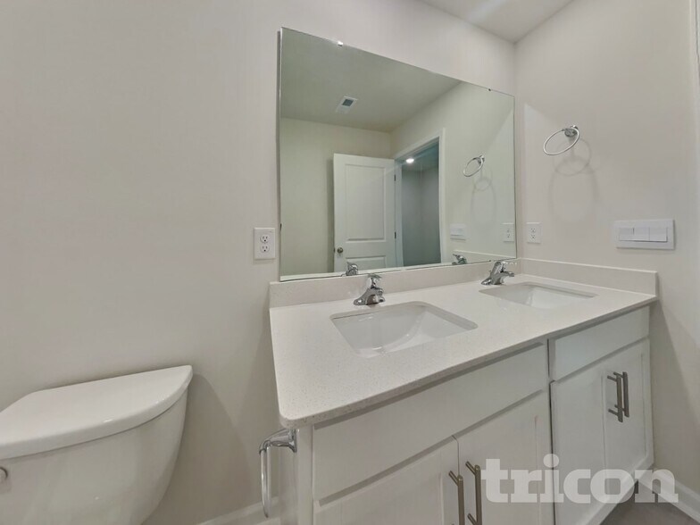 Building Photo - 160 Global Ave