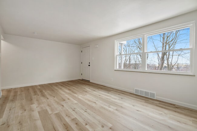 Building Photo - 4484 Scherling St