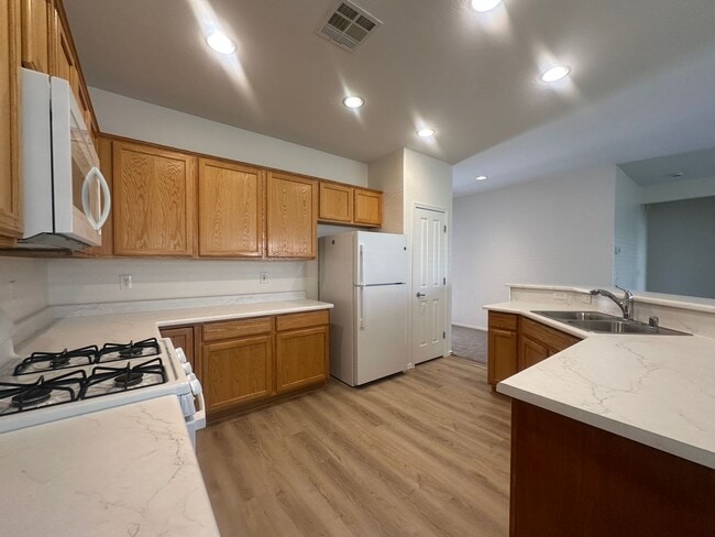 Building Photo - Sun City Aliante - 2 Bedroom and a Den - Great Floor Plan