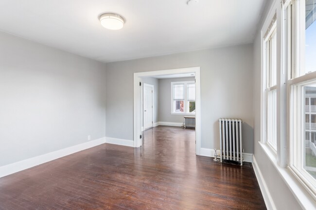 Building Photo - 106 Silver St