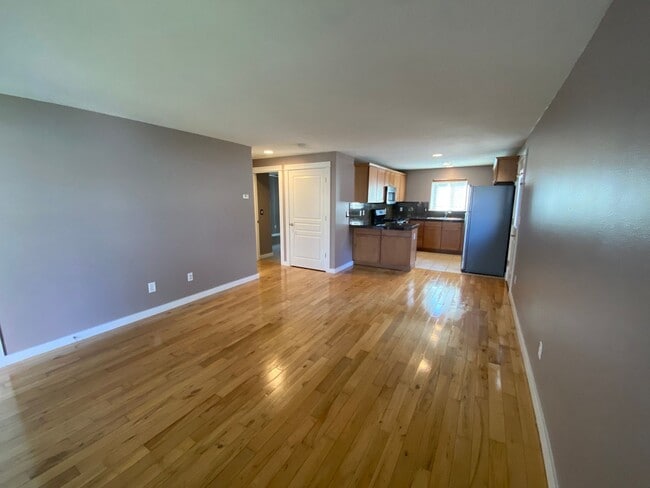 Building Photo - 2413 Mountain Terrace