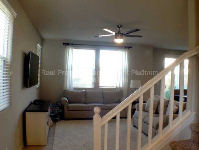 Building Photo - 1324 Royalty Way