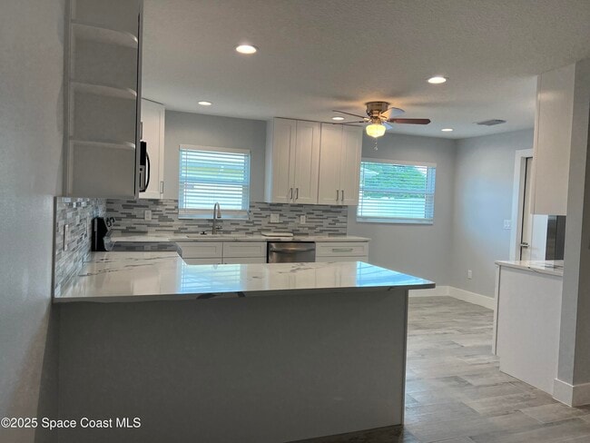 Building Photo - 340 Sea Grape St