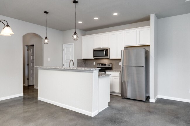 Building Photo - Charming & Spacious Duplex Retreat in Seguin!
