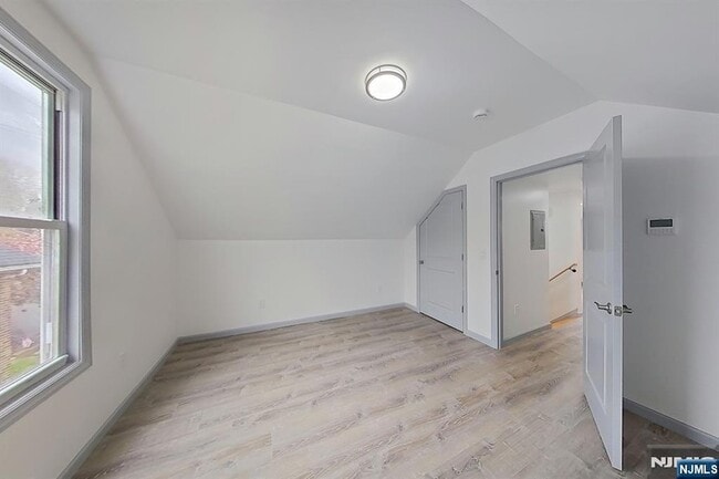 Building Photo - 170 Sunset Ave