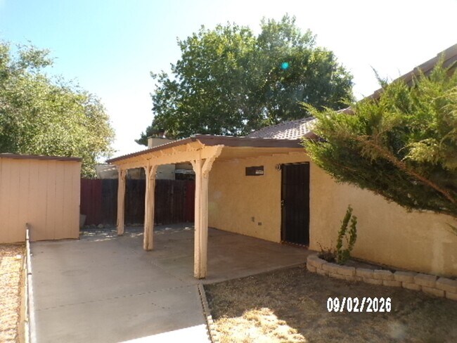 Building Photo - 43702 La Paz Ln