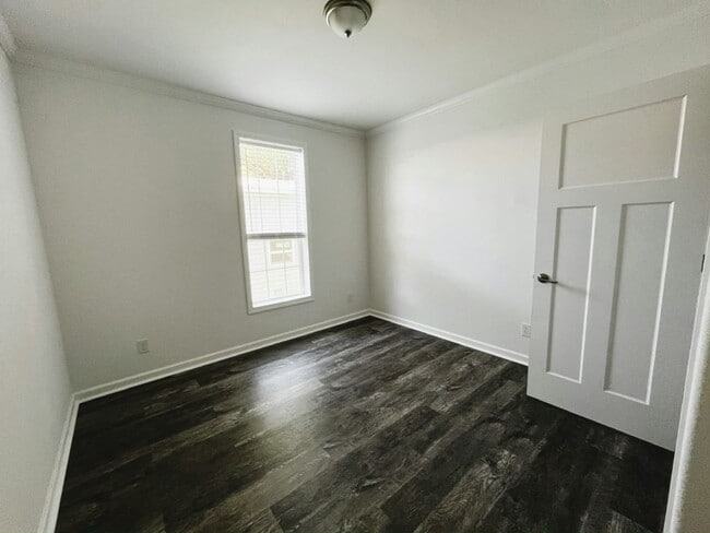 Building Photo - 119 N Lake Dr