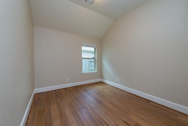 Building Photo - 29010 Pinnacle Ridge Dr