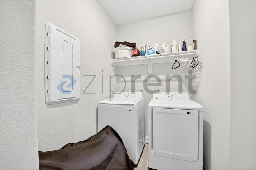 Building Photo - Unit