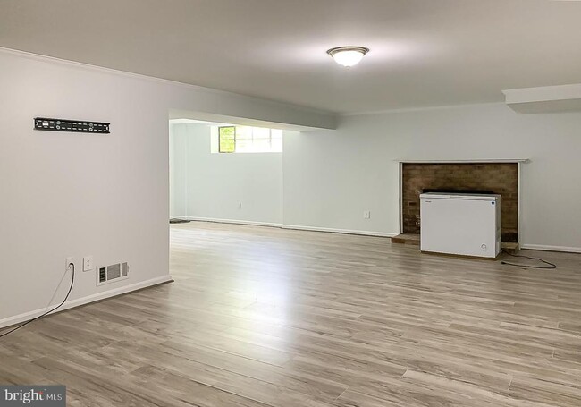 Building Photo - 3023 Battersea Ln