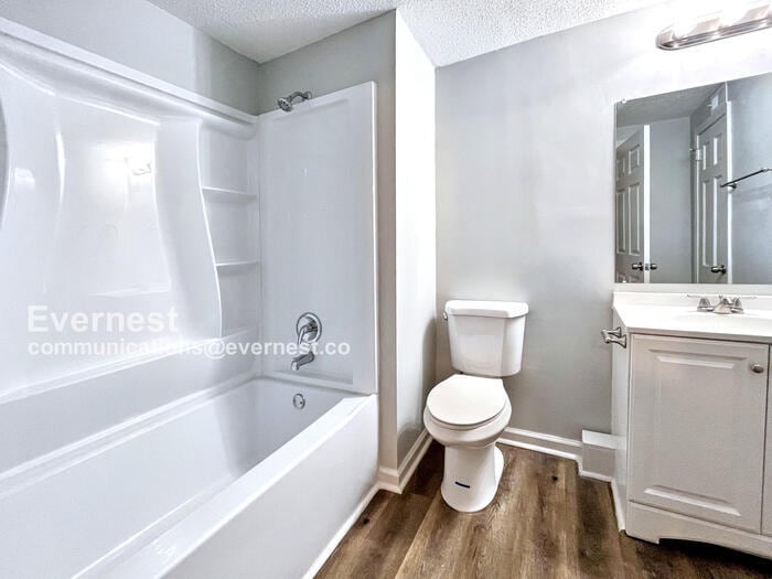 Building Photo - 2815 Crescent Ln