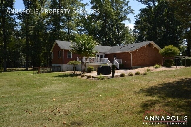 Building Photo - 816 maple road
