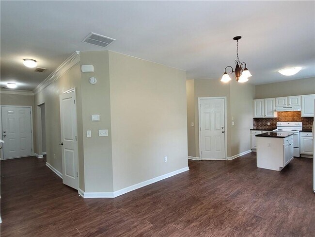 Building Photo - 6010 Stonebrook Ln