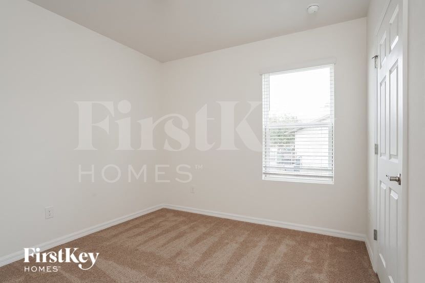 Building Photo - 441 SW 24th St