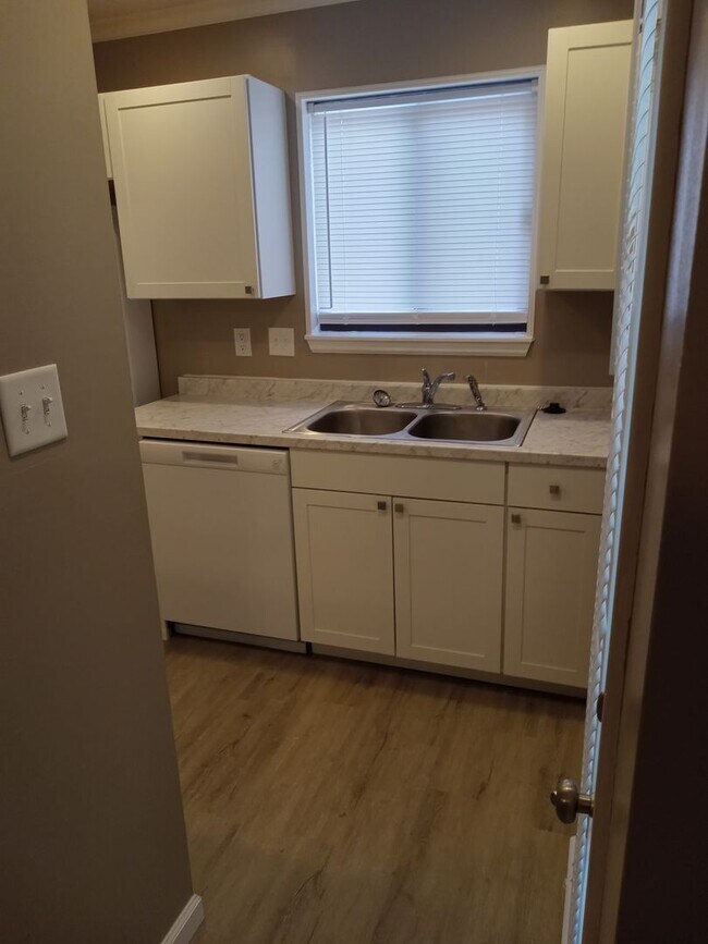 Building Photo - Condo for Rent
