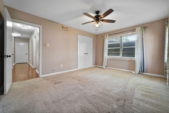 Building Photo - 2210 San Jacinto Dr
