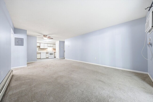 Building Photo - 1799 Bodwell Rd