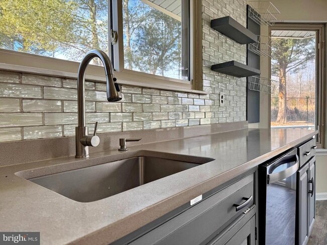 Building Photo - 401 Butternut Ct