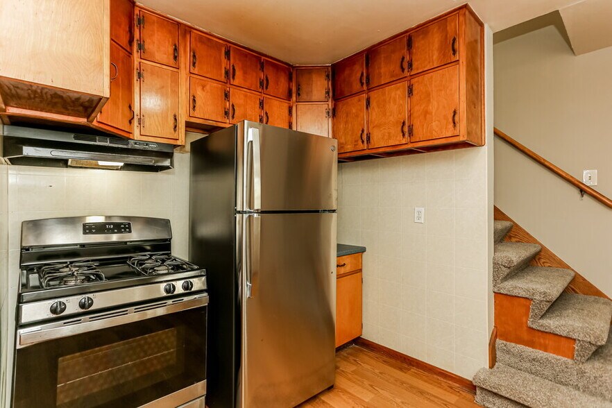 Building Photo - 5299 Sharon St