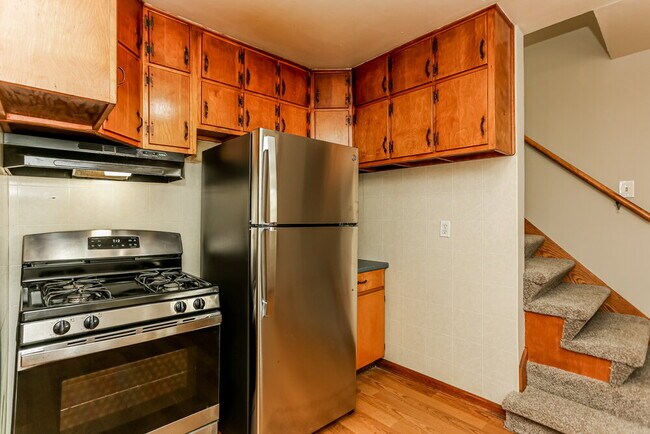 Building Photo - 5299 Sharon St